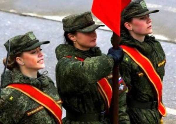 Военнослужащие женщины