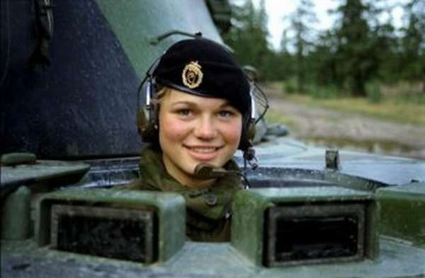 Виды военных профессий для девушек